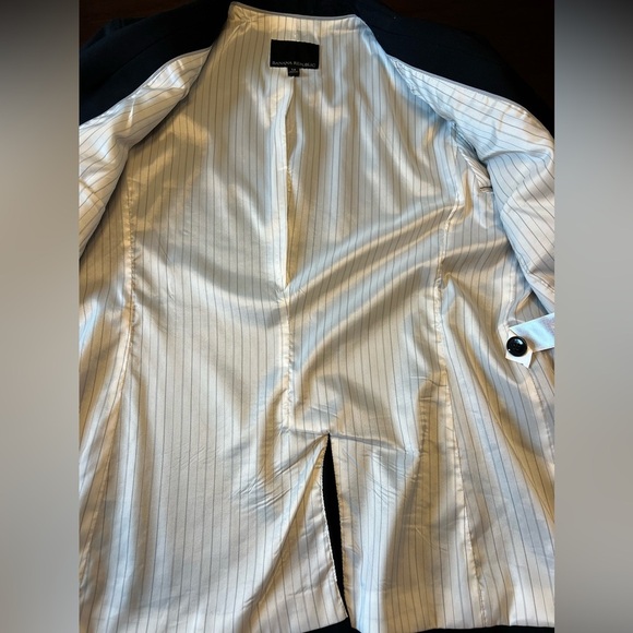 Banana Republic Women’s two-button black blazer. Fully lined. Wool blend. Sz 14. - Picture 4 of 11